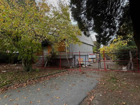 12917 104th Ave, Surrey, BC V3T 1T6