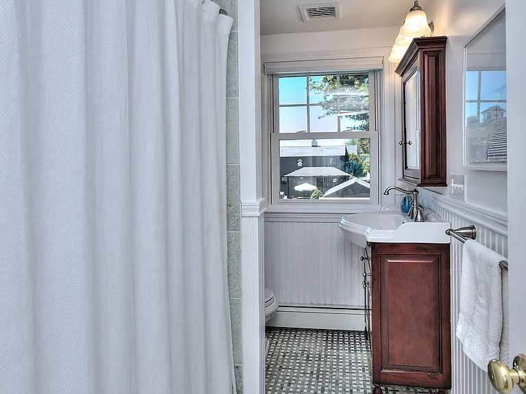 54 Veres St — Photo 17