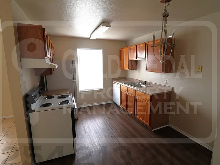1101 Horizon Dr — Photo 3