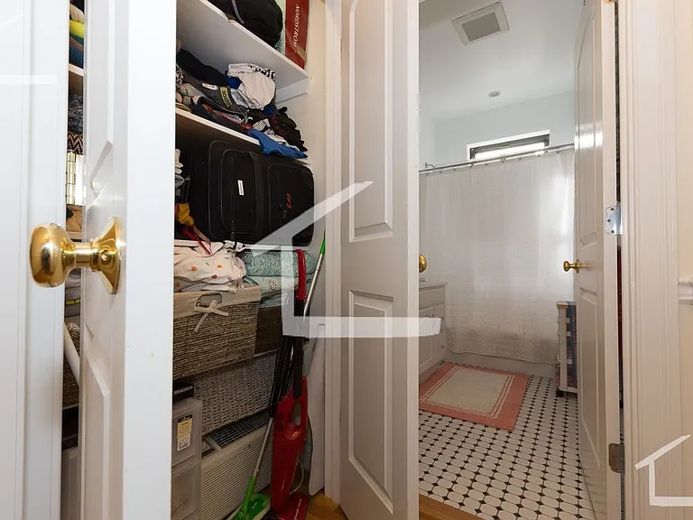 12 Park Vale Ave #12 — Photo 3
