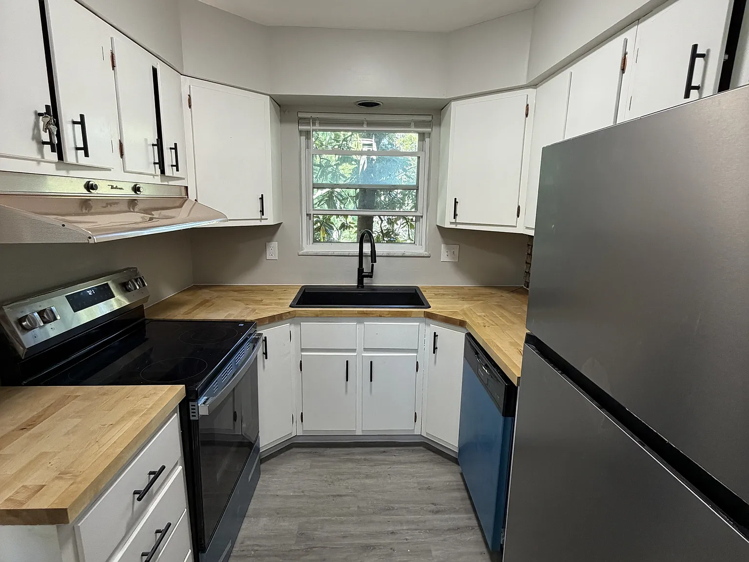 1546 Beacon St — Photo 3