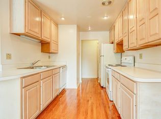 2500 Crystal Ct, Woodridge, IL 60517