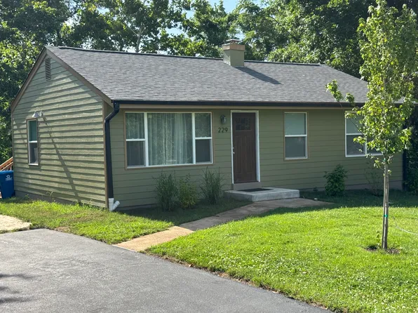 229 Ramsey Ln, Ballwin, MO 63021