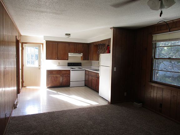 4th image of 300 Chateauroux Dr