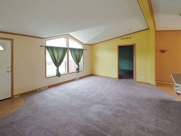 3rd image of 5813 Mount Vernon Ave