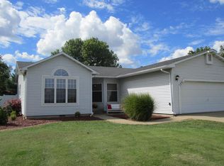 1531 N Olive St, Flora, IL 62839