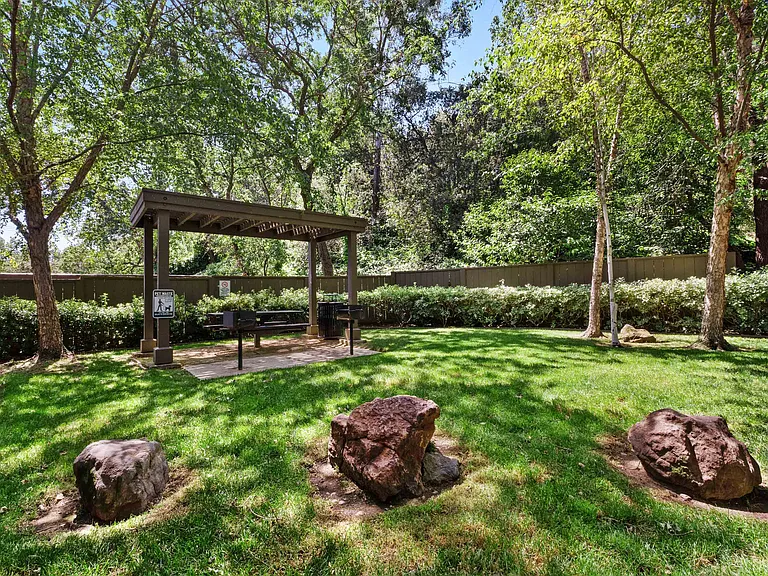 Carmel House — Photo 27