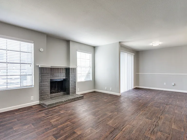 Maxwell Apartments — Photo 23