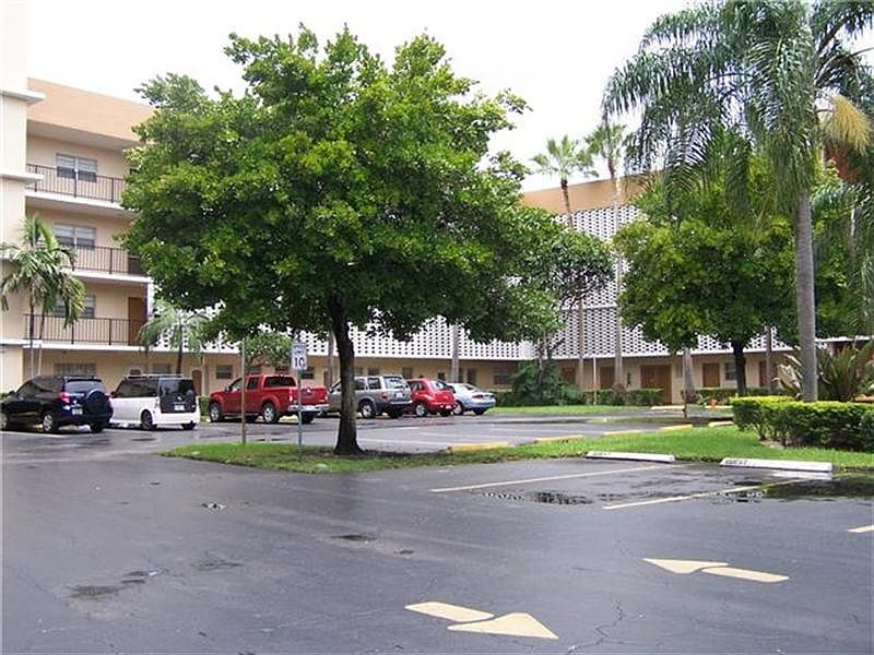1st image of 871 NE 195th St APT 105