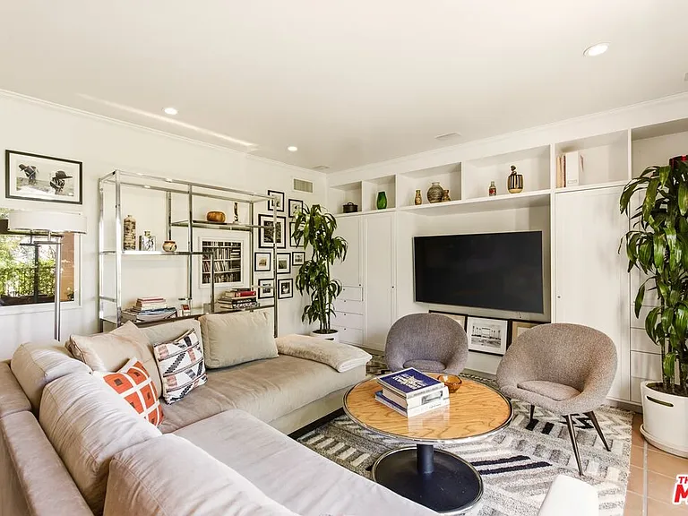 6203 Temple Hill Dr — Photo 25