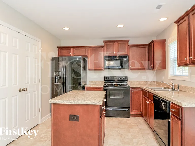 1647 Crestlawn Trl — Photo 5