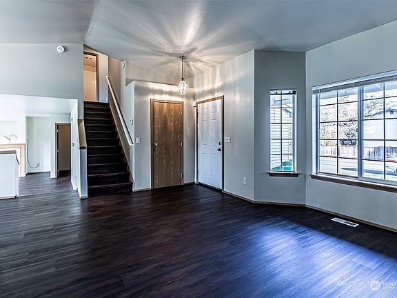 4th image of 16118 18th Avenue E