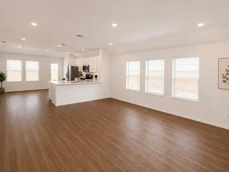7907 Elk Grove Ln — Photo 5