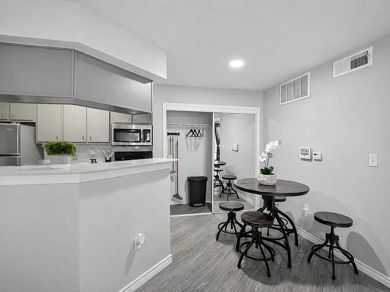 Stonecreek Apartments — Photo 9