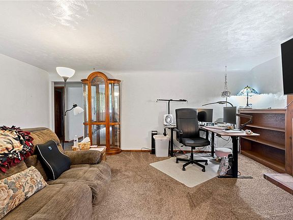 4th image of 701 Trillium Ct