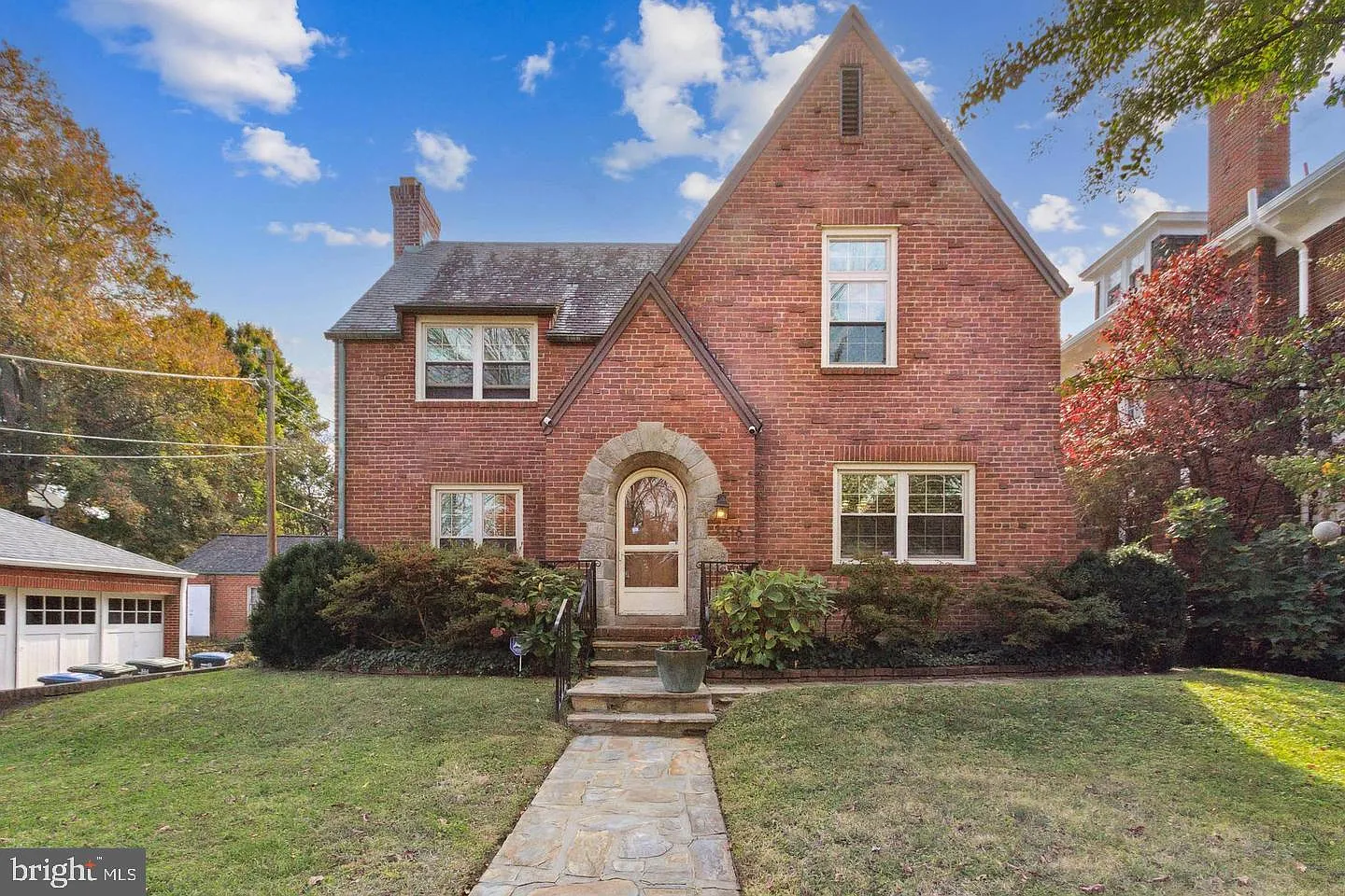 1416 Iris St NW photo 1