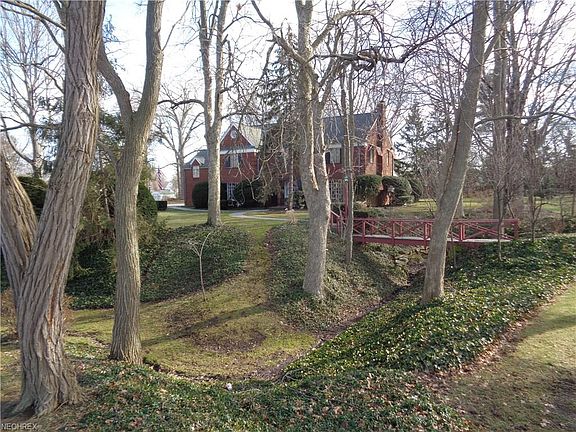 4th image of 3050 E Erie Ave