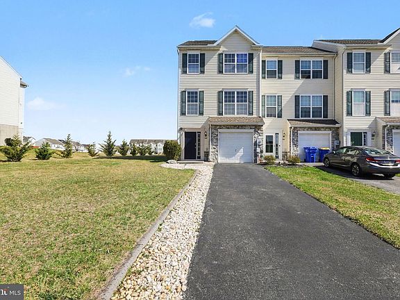 2nd image of 335 Cape Climb