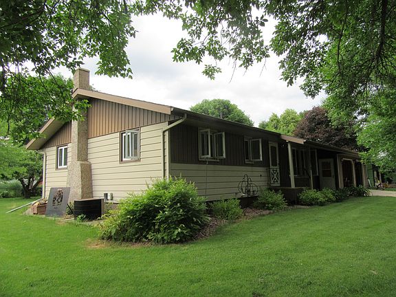 3rd image of 3070 Spruce Ave