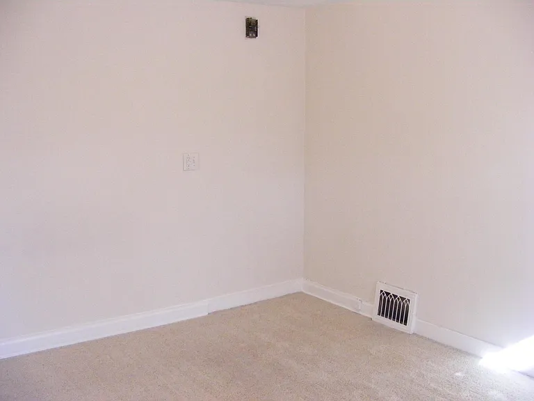 115 N Park St #10 — Photo 10
