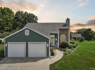 16085 Silver Bend Dr, Linden, MI 48451
