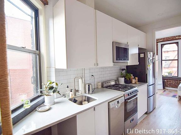 5th image of 197 Madison St APT 13