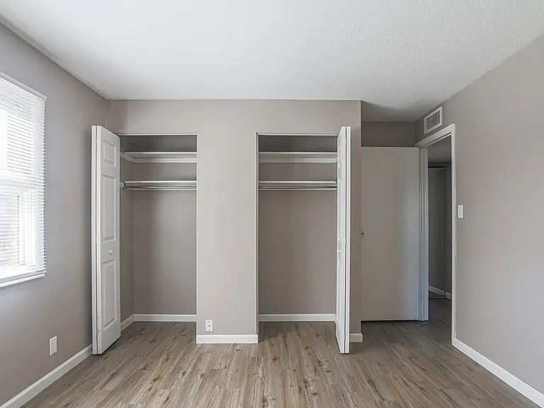 Rivershore Apartments — Photo 45
