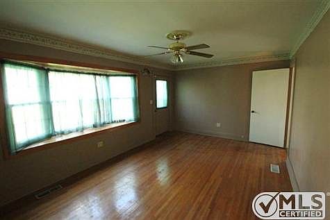 3rd image of 1011 Highland Dr