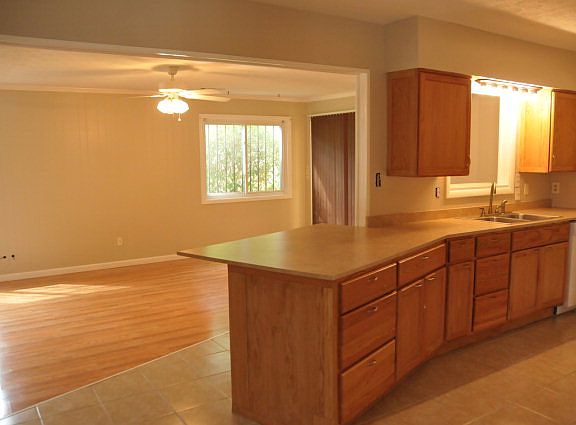 5th image of 4622 Harbin St