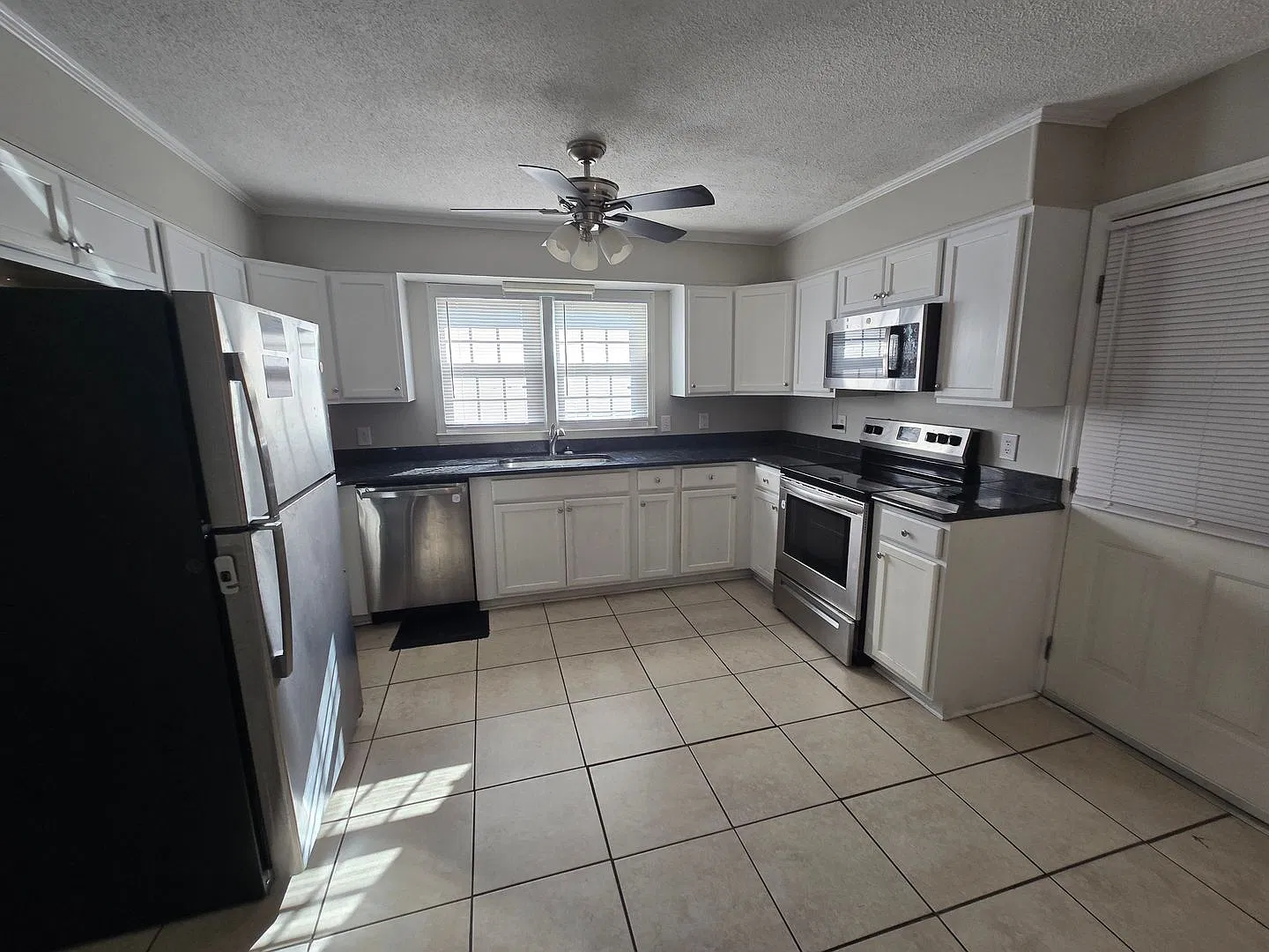 622 Bedford ~ Summerhill — Photo 4