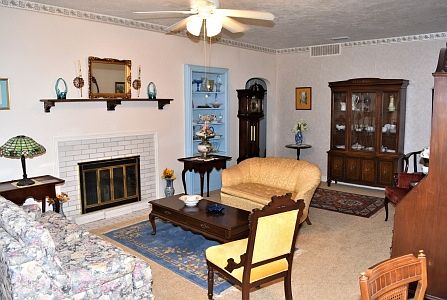 4th image of 2570 Lakeview Dr