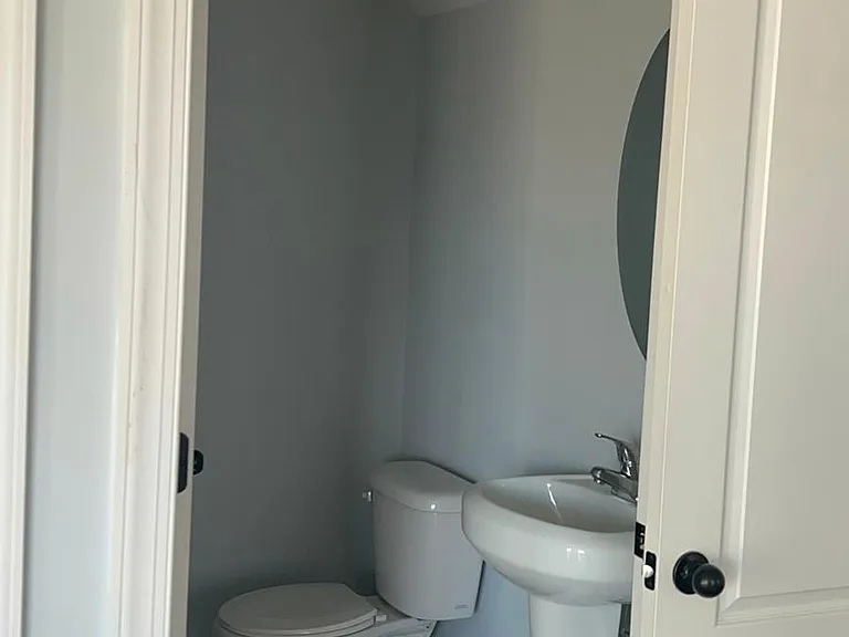 586 Roosevelt Ave #2C — Photo 6