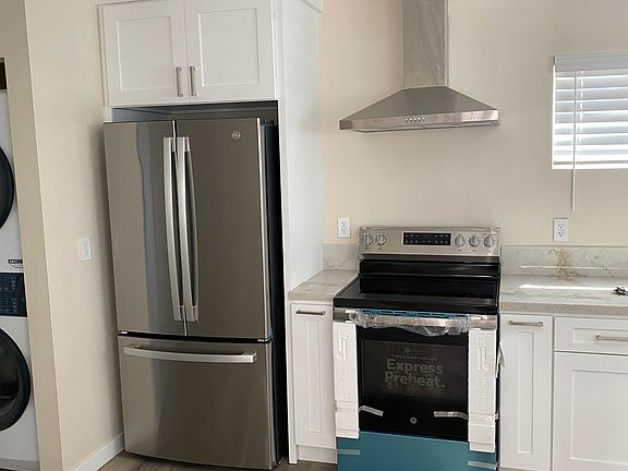 4th image of 549 E Tujunga Ave #549