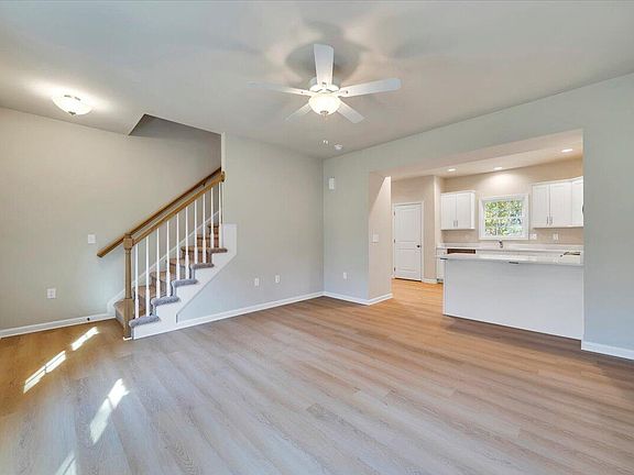 3rd image of 1109 Niagara Rd