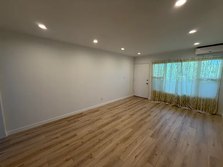1161 N Hobart Blvd — Photo 37