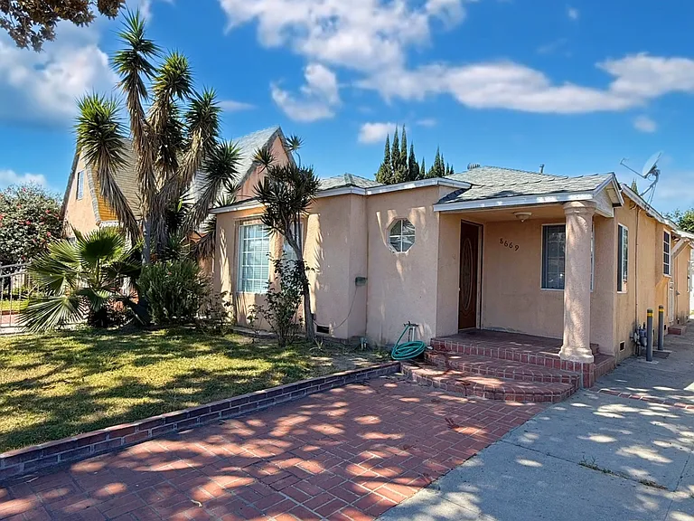 8669 Cypress Ave — Photo 1
