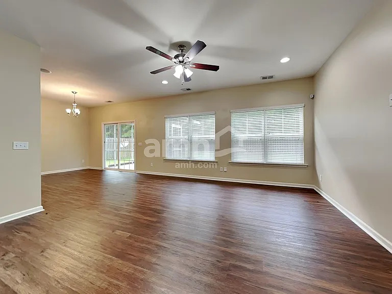 498 Stonebridge Cir — Photo 7