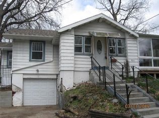 3211 Pleasant St, Des Moines, IA 50312