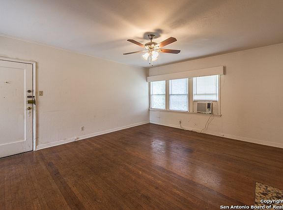3rd image of 324 E Rosewood Ave APT 03