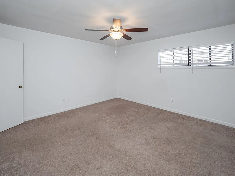 Dana Apartments — Photo 7
