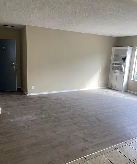 11446 Califa St #6 — Photo 5