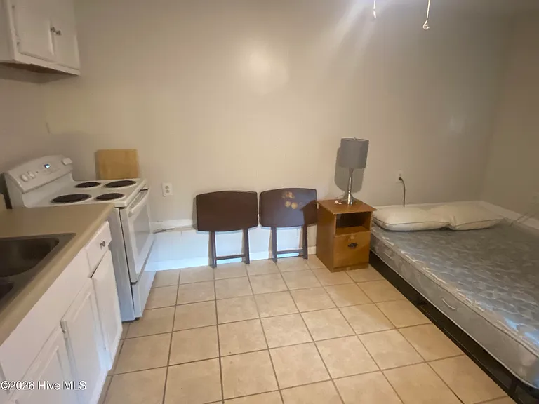 2042 Fernwood Cir #B — Photo 6