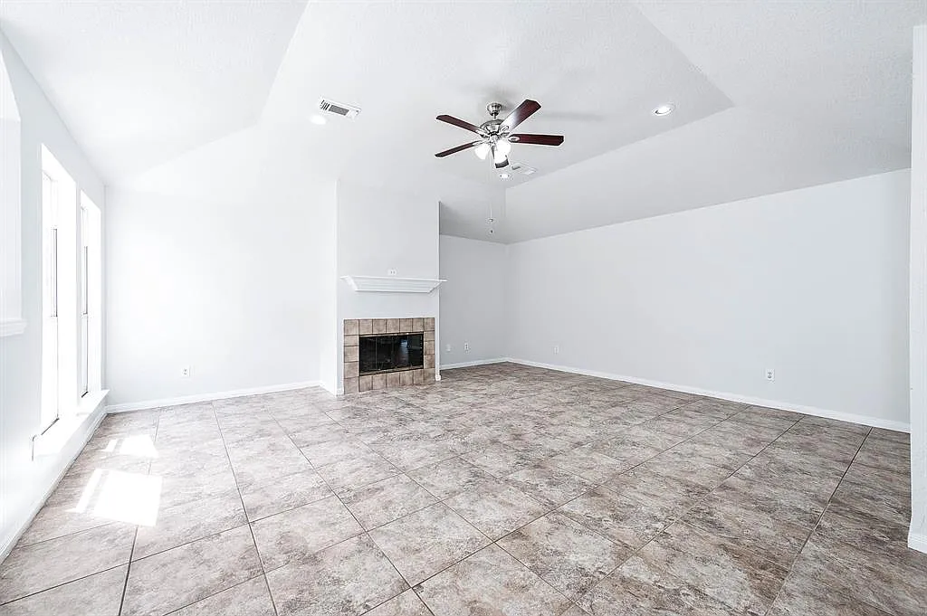 3 bed, 2109 sqft, $2,000 — Photo 4