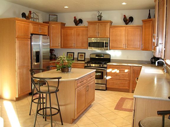 Maple / Corian Kitchen