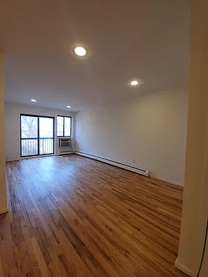 Rented by Bahar Management | media 38