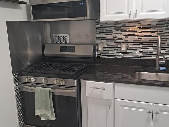 4th image of 118 Monroe St APT 506