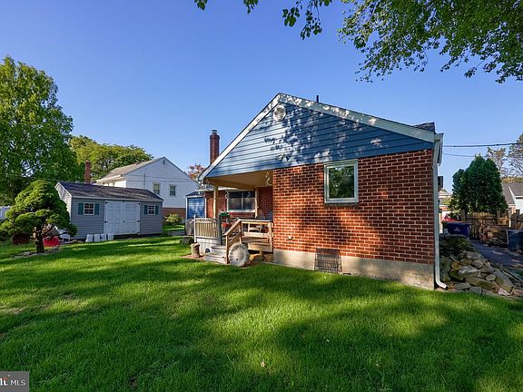 4th image of 105 Radcliffe Ave