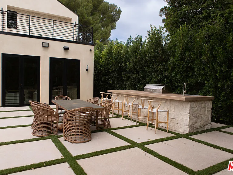 5064 Encino Ave — Photo 7