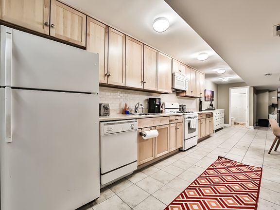 2nd image of 1851 N Lincoln Ave #101R
