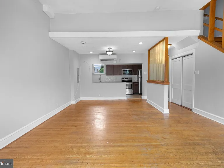 707 W Girard Ave #2F — Photo 3
